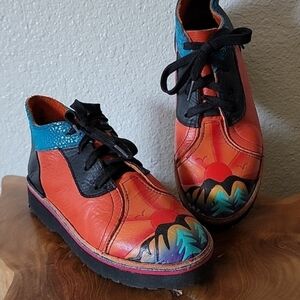 SoleTech Handpainted Leather Boots Hippie Boho Art To Wear Lace Up Size 6